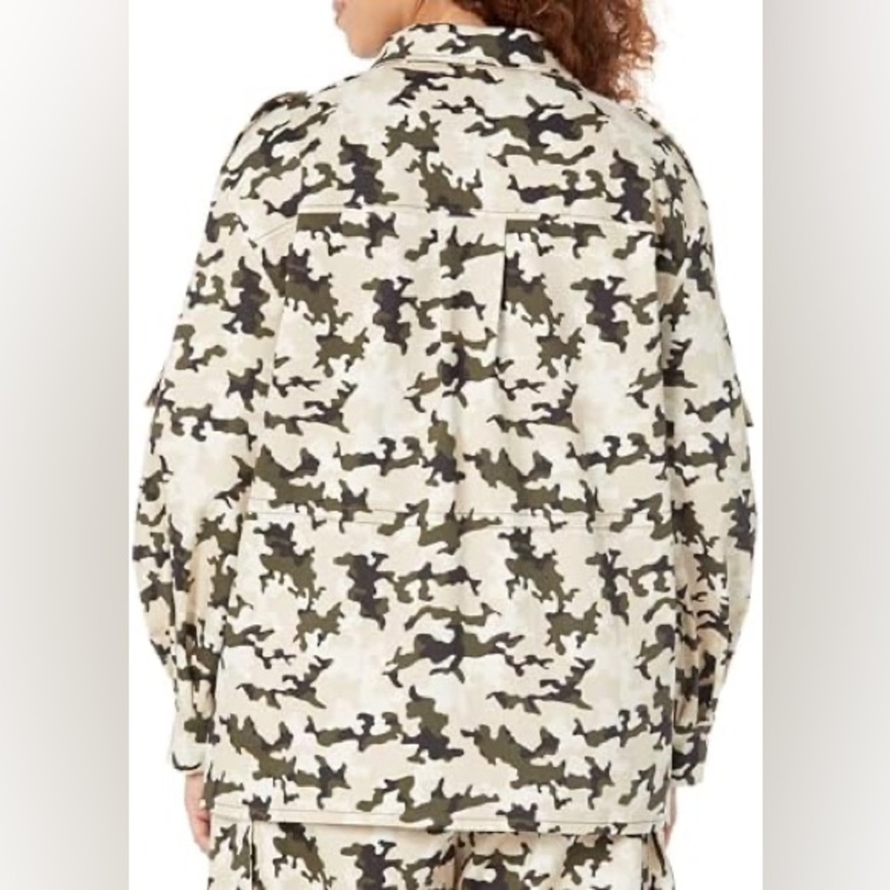 Women's Camo Utility Jacket - Picture 4 of 5